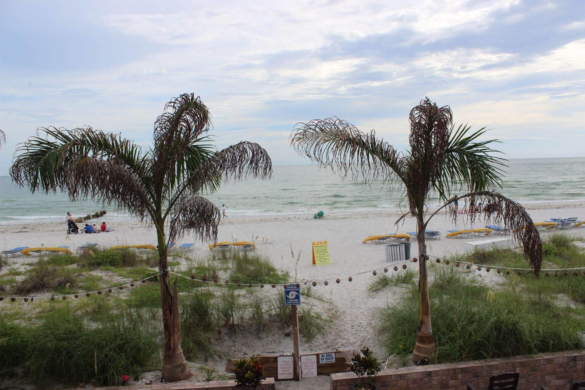 Schooner Hotel St. Pete Beach Exterior foto